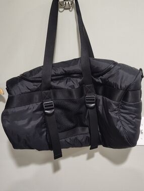 Under Armour Gym Bag Duffle Bag Sports & Yoga Bag Appx 20"x10" Black